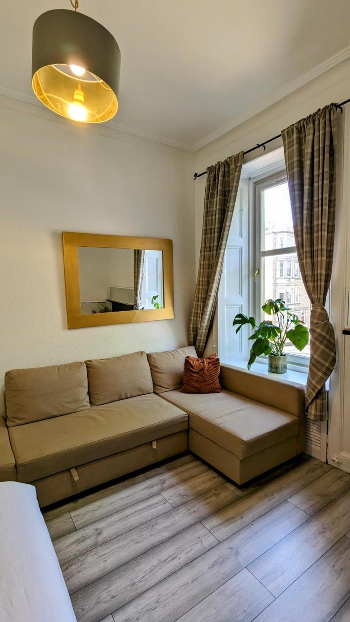 Huge Room In The City Edinburgh Exterior photo